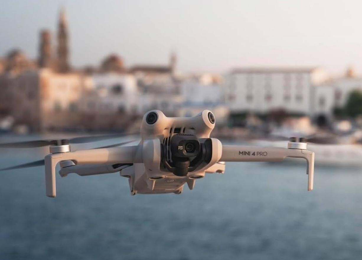 DJI Mini 4 Pro en el aire